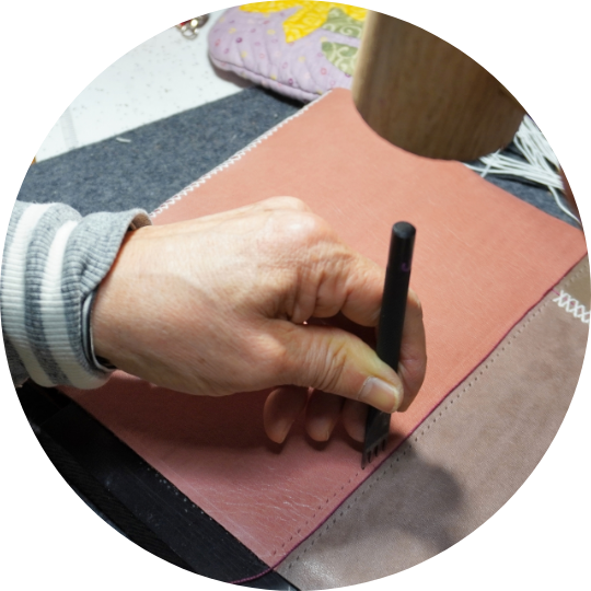 菱目打ち作業の様子